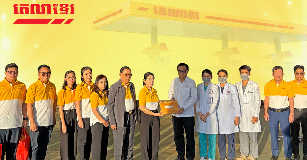 ថ្នាក់ដឹកនាំក្រុមហ៊ុន «កម្ពុជាតេលា» ចុះចែកអំណោយជូនកងទ័ព, មន្ទីរពេទ្យ និងបងប្អូនជនភៀសសឹក