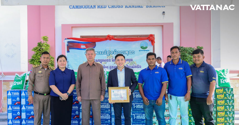 ក្រុមហ៊ុន «វឌ្ឍនៈ» បន្តជួយដល់វីរកងទ័ពនៅជួរមុខ និងបងប្អូនជនភៀសសឹកតាមគ្រប់រូបភាព