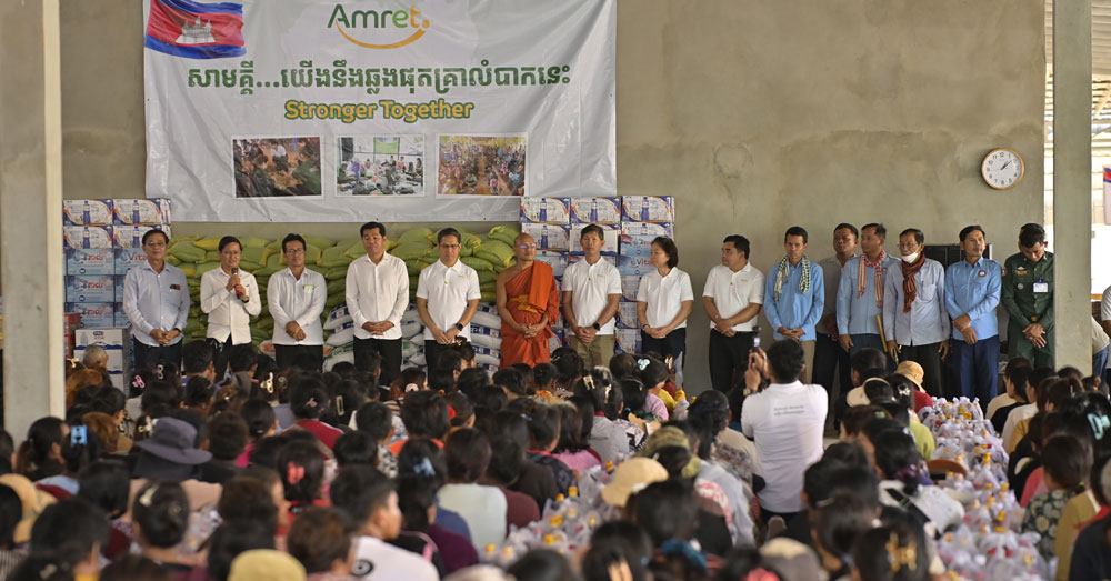 អម្រឹត នាំយកជំនួយមនុស្សធម៌ និងចុះផ្ទាល់ធ្វើម្ហូបជូនប្រជាជនភៀសសឹកជាង២,០០០គ្រួសារ នៅក្នុងខេត្តសៀមរាប បាត់ដំបង និងបន្ទាយមានជ័យ