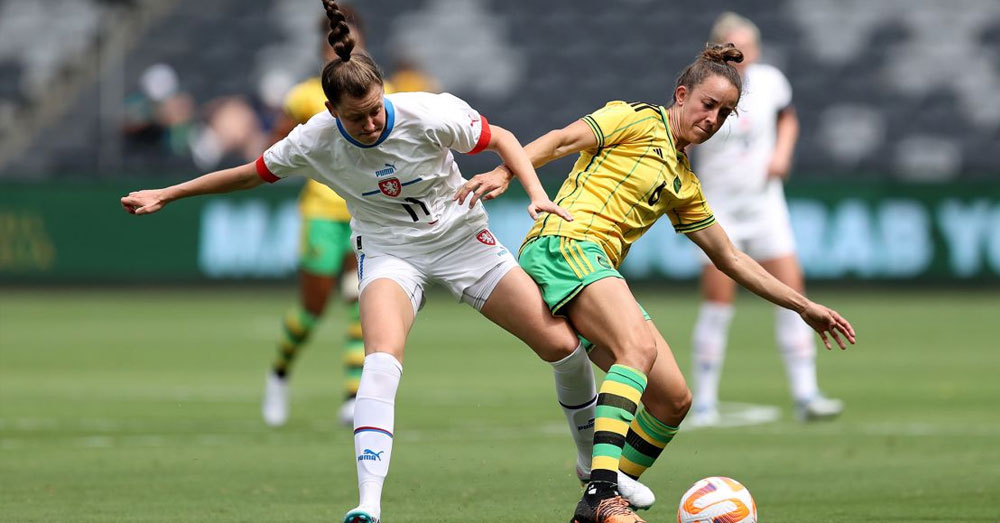 ការស្ទង់មតិពី FIFPRO បង្ហាញថា ២/៣ នៃកីឡាការិនីក្រុមជម្រើសជាតិរកបានប្រាក់ចំណូលតិចជាង ២០,០០០ដុល្លារជារៀងរាល់ឆ្នាំ