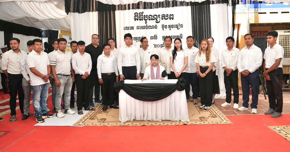 អ្នកឧកញ៉ា លាង ពៅ (ភីធើរ) អគ្គនាយកក្រុមហ៊ុនស៊ីម៉ងត៍អូដ្ឋ ក្លាយជាអ្នកសម្រេចក្តីប្រាថ្នាចុងក្រោយរបស់វិរយុទ្ធជន ប៊ុង តុងធៀន