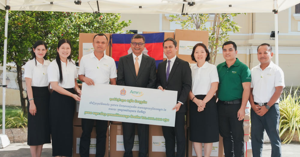 គ្រឹះស្ថាន «អម្រឹត» ឧបត្ថម្ភសម្ភារៈសិក្សា និងថវិកាជូនក្រសួងអប់រំ យុវជន និងកីឡា ដើម្បីទ្រទ្រង់វីរកងទ័ព, ប្រជាជន និងកុមារភៀសសឹក