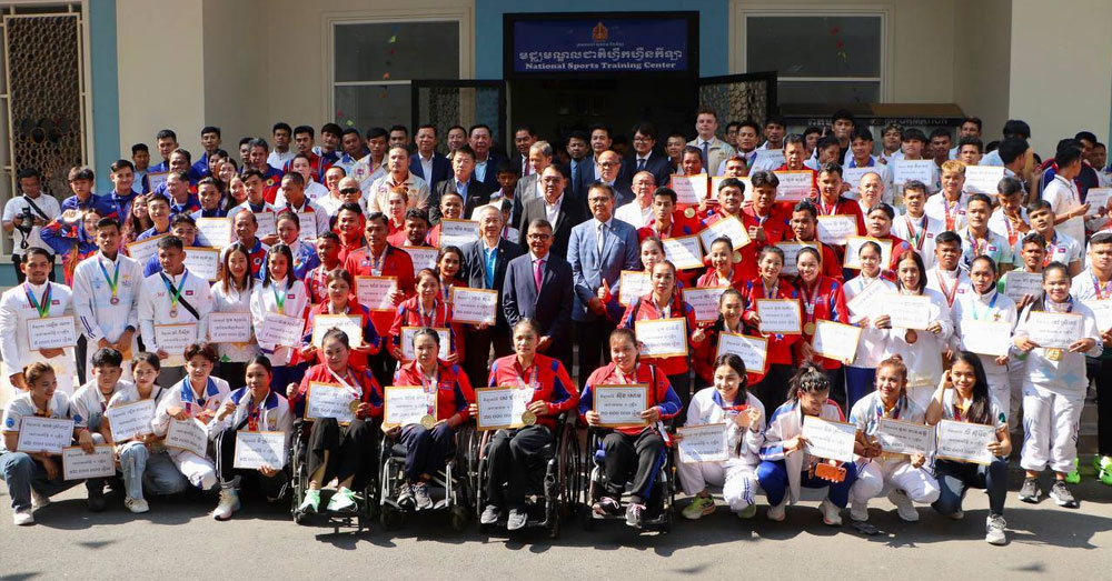 រាជរដ្ឋាភិបាល ផ្ដល់ប្រាក់រង្វាន់លើកទឹកចិត្តជិត ៦ពាន់លានរៀល ដល់អត្តពលិក ១៦ប្រភេទកីឡា ដែលដណ្ដើមបានមេដាយអន្ដរជាតិ