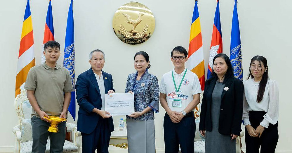 NOCC នាំយកថវិកាបានពីរត់ពាក់កណ្ដាលម៉ារ៉ាតុងភ្នំពេញ ៥ពាន់ដុល្លារ ប្រគល់ជូនមូលនិធិគន្ធបុប្ផាកម្ពុជា