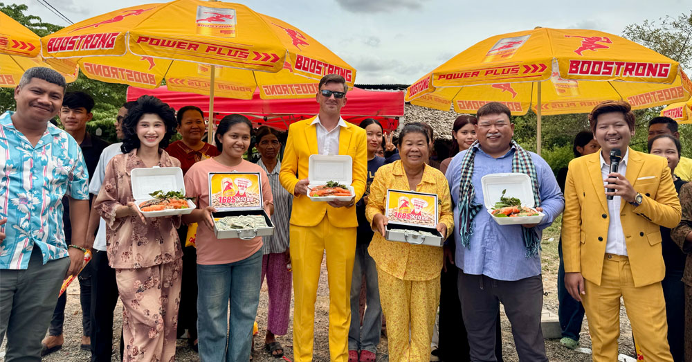 អ្នកជិតខាងល្អ! ឈ្នះ១៦៨ដុល្លារ ម្ដង២នាក់ ពីក្រុមហ៊ុនប៊ូសស្រ្តង ទិញបង្កងជប់លៀងផ្អើលស្រុកដូនកែវ