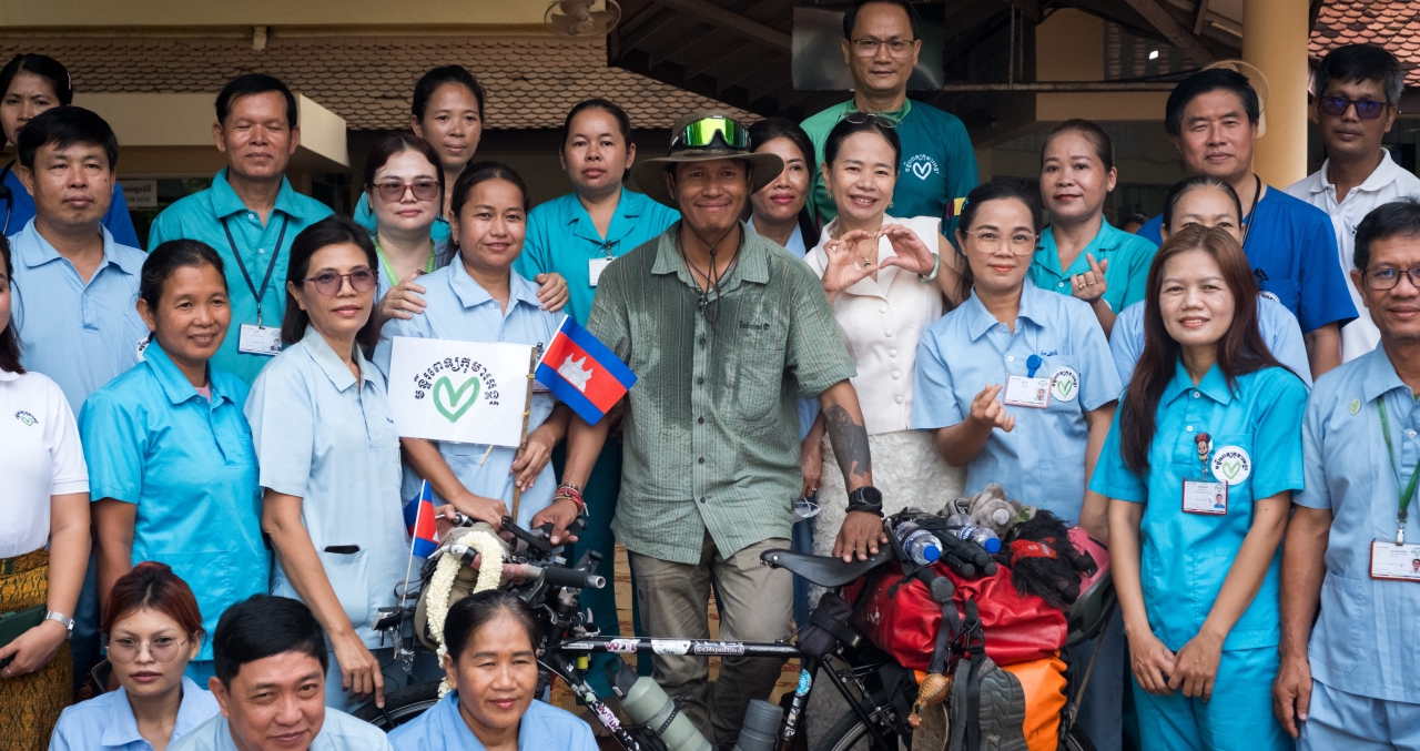 ភេសជ្ជៈ ប៉ូវកម្លាំង វើក និងទឹកពិសាកម្ពុជា ឧបត្ថម្ភបង្គ្រប់ ៣៥,០០០ដុល្លារ ជួយលោក ទិវ តារារិទ្ធិ បំពេញបេសកកម្មជិះកង់ដើម្បីស្វែងរកមូលនិធិជួយកុមារកម្ពុជា