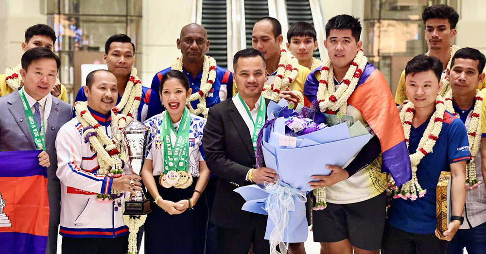 «វើក» រៀបចំក្បួនដង្ហែដ៏អធិកអធម ស្វាគមន៍ក្រុមបាល់ទះជម្រើសជាតិកម្ពុជាត្រឡប់មកវិញ ក្រោយបង្កើតប្រវត្តិសាស្ត្រថ្មីឈ្នះជើងឯក «SEA V-CUP» ជាលើកដំបូង