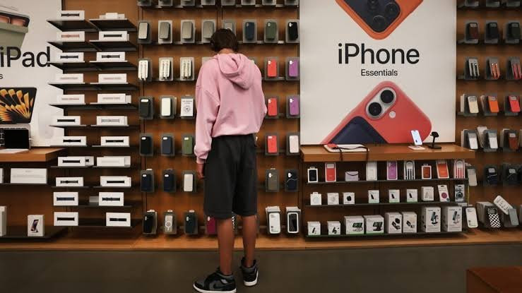 Apple អាចបាត់បង់តម្លៃទីផ្សារជិត ៥០០ពាន់លានដុល្លារ ដោយសារការខ្វះខាតបន្ទះឈីប AI រាំងស្ទះដល់ការផលិត iPhone