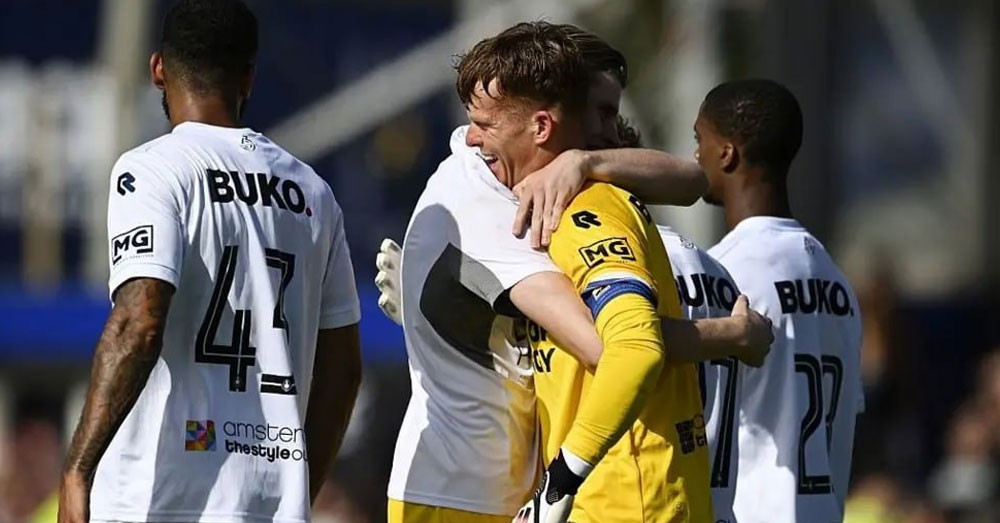 អ្នកចាំទី Koeman Jr កូនប្រុសអតីតគ្រូបង្វឹកហូឡង់ ទាត់បញ្ចូលទី ២គ្រាប់ បង្កើតប្រវត្តិសាស្រ្តក្នុងលីគកំពូលហូឡង់