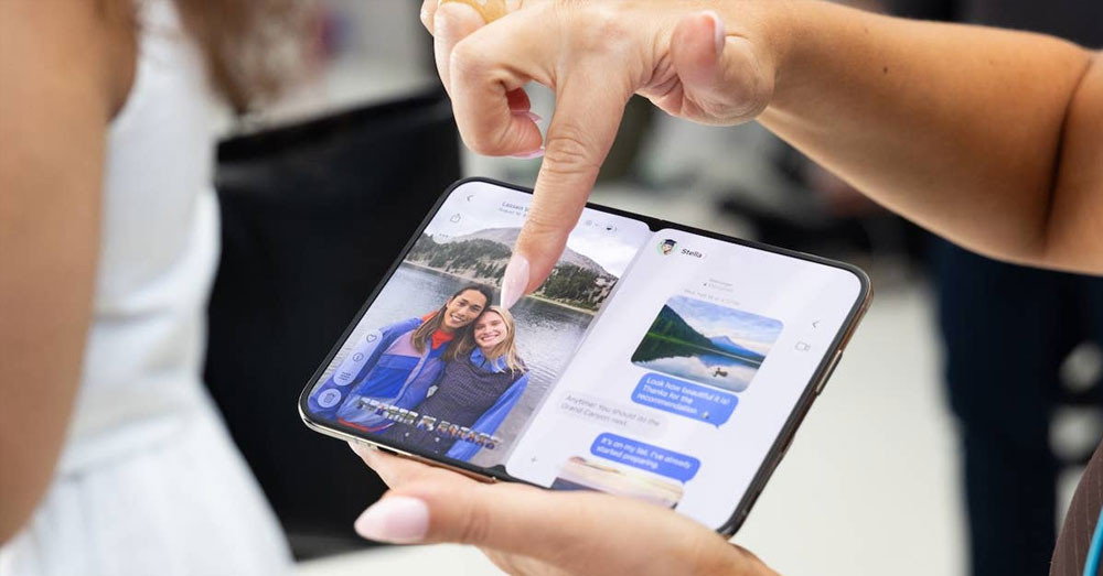 iPhone Duo ថ្មីរបស់ Apple រងការរិះគន់ពីសំណាក់អ្នកប្រើដៃឆ្វេងជុំវិញពិភពលោក