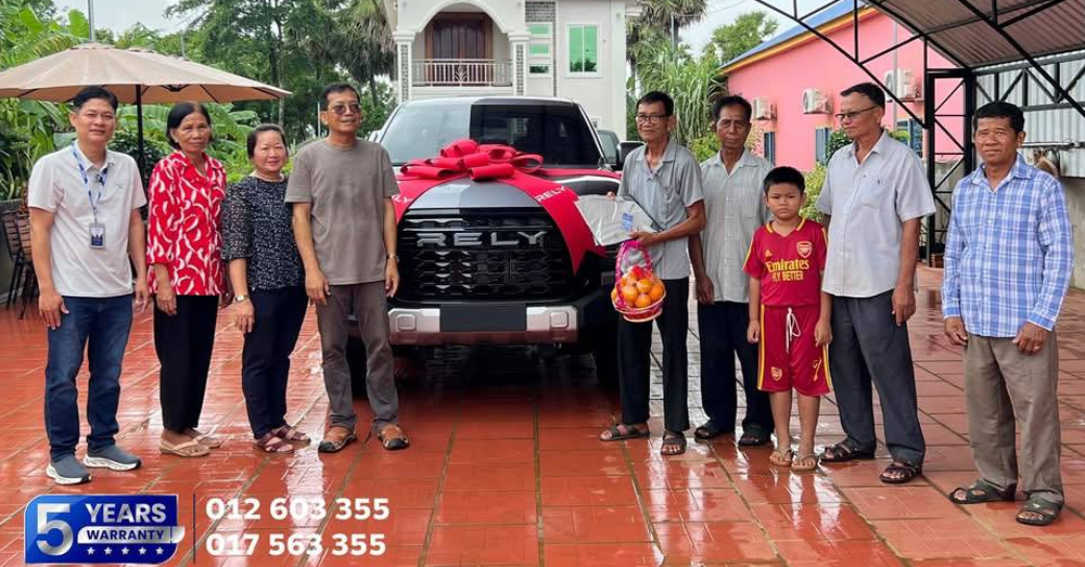 ក្រុមហ៊ុន «RNA» ធ្វើដំណើរទៅប្រគល់រថយន្តអគ្គិសនី «RELY» ដល់ដៃម្ចាស់ថ្មីផ្ទាល់នៅស្រុកតាំងគោក ខេត្តកំពង់ធំ