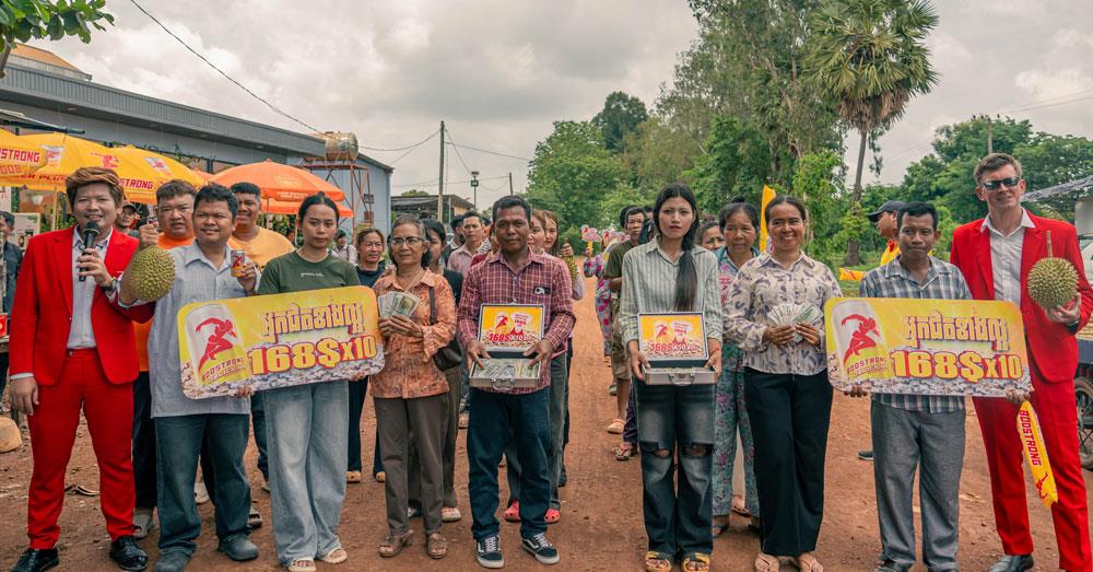 ផ្ទុះអ្នកឈ្នះ! ដើមខែសីហានេះ «ប៊ូសស្រ្តង» រកឃើញម្ចាស់រង្វាន់ ១៦៨ដុល្លារគុណនឹង១០ ចំនួន ២២រង្វាន់