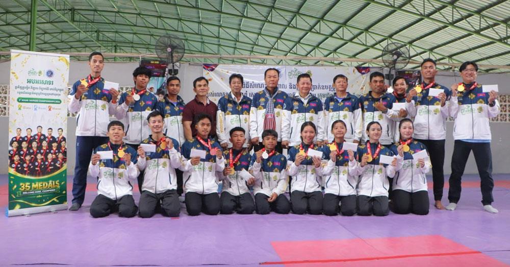 អត្តពលិកកីឡាហាប់គីដូ ទទួលបានប្រាក់រង្វាន់លើកទឹកចិត្តពីប្រធានសហព័ន្ធ ក្រោយឈ្នះមេដាយជើងឯកអាស៊ី ៣៥គ្រឿង