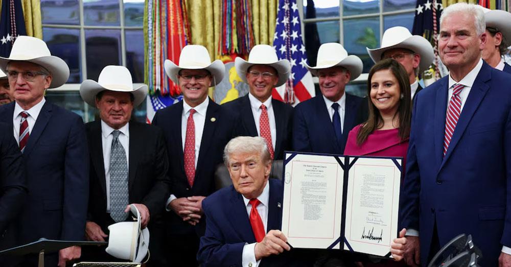 លោក ដូណាល់ ត្រាំ បានផ្ដល់កិត្តិយសដល់អតីតម្ចាស់មេដាយមាសហុកគីលើទឹកកក ធ្លាប់យកឈ្នះអតីតសហភាពសូវៀតអំឡុងអូឡាំពិករដូវរងាឆ្នាំ១៩៨០