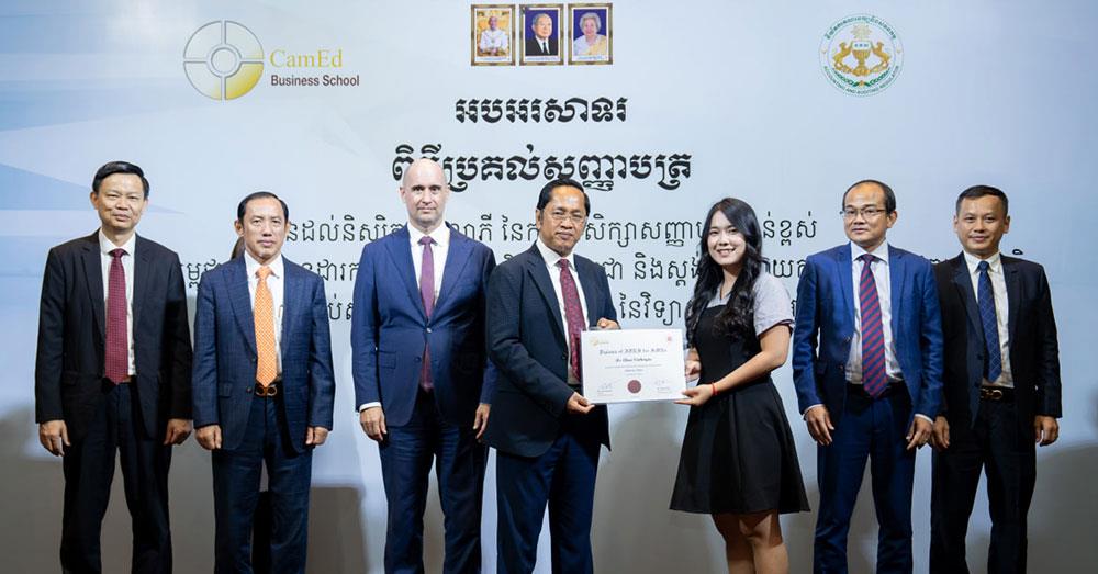 ពង្រឹងស្តង់ដារហិរញ្ញវត្ថុសម្រាប់ «SMEs» កម្ពុជាជាមួយ «Diploma in IFRS for SMEs» នៅ «CamEd Business School»