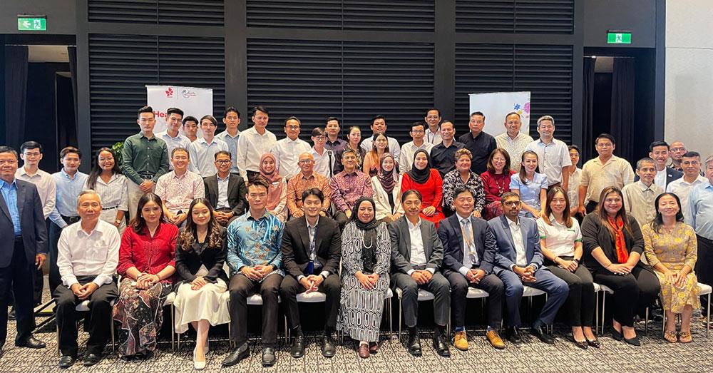 ក្រុមគ្រូពេទ្យឯកទេសមកពីម៉ាឡេស៊ី រីករាយក្នុងការផ្លាស់ប្តូរបទពិសោធន៍ ជាមួយក្រុមគ្រូពេទ្យកម្ពុជា ក្នុងព្រឹត្តិការណ៍ «ការថែទាំសុខភាពម៉ាឡេស៊ីនៅប្រទេសកម្ពុជា» ដើម្បីពង្រឹងទំនាក់ទំនងផ្នែកថែទាំសុខភាព