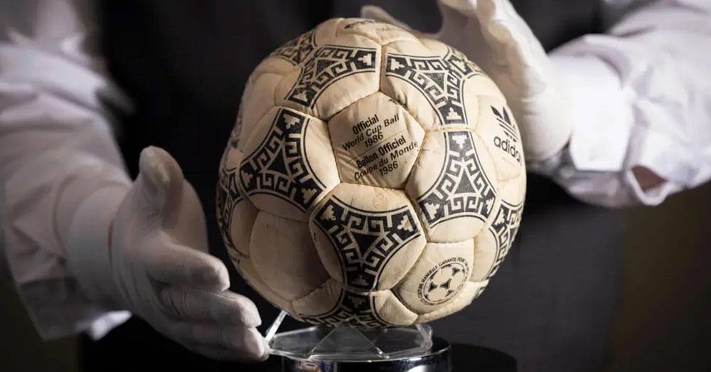 បាល់ដែល Maradona យកដៃវាយបញ្ចូលទីកាល World Cup 1986 ដាក់លក់បាន ៣.៣លានដុល្លារ